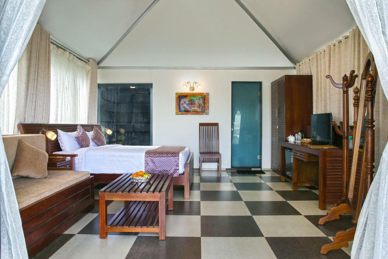 Sunnys World Hotel Пюн Екстериор снимка