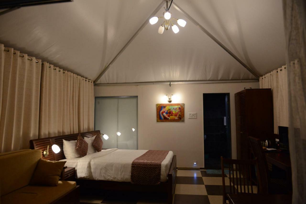 Sunnys World Hotel Пюн Екстериор снимка
