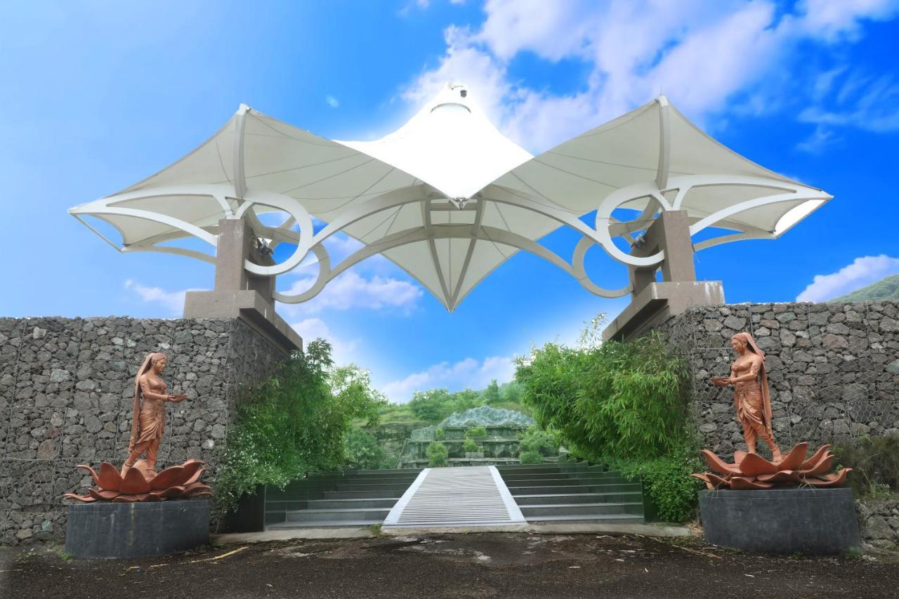 Sunnys World Hotel Пюн Екстериор снимка
