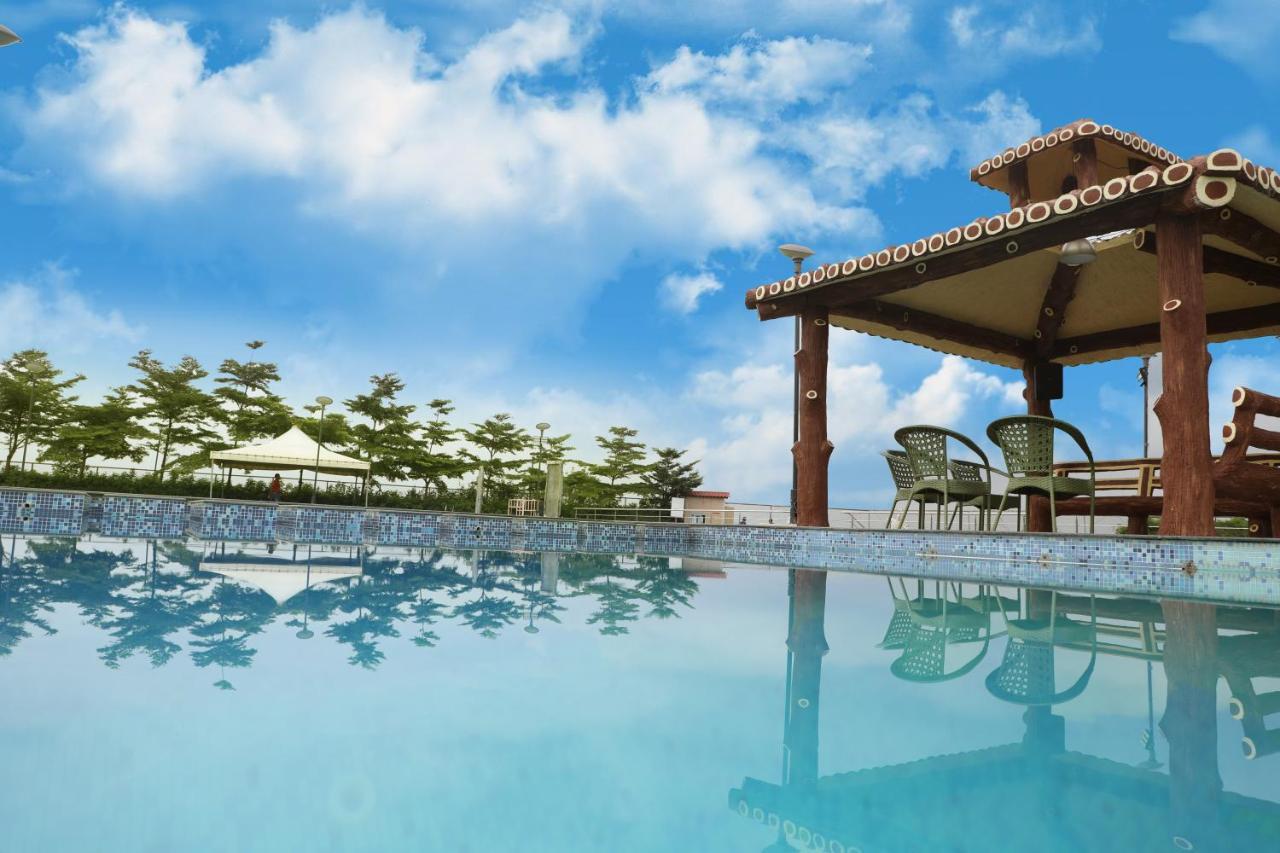 Sunnys World Hotel Пюн Екстериор снимка