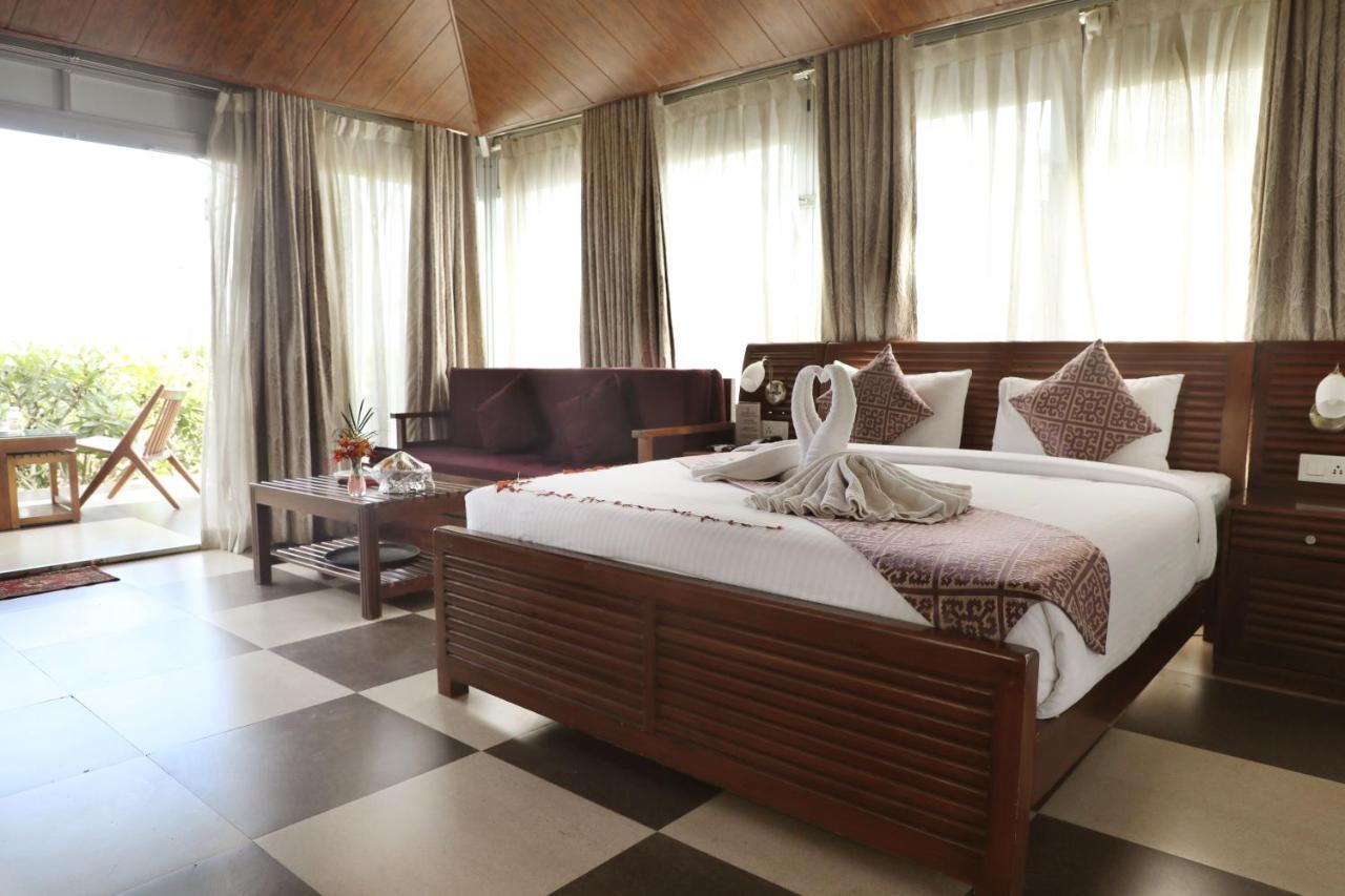 Sunnys World Hotel Пюн Екстериор снимка